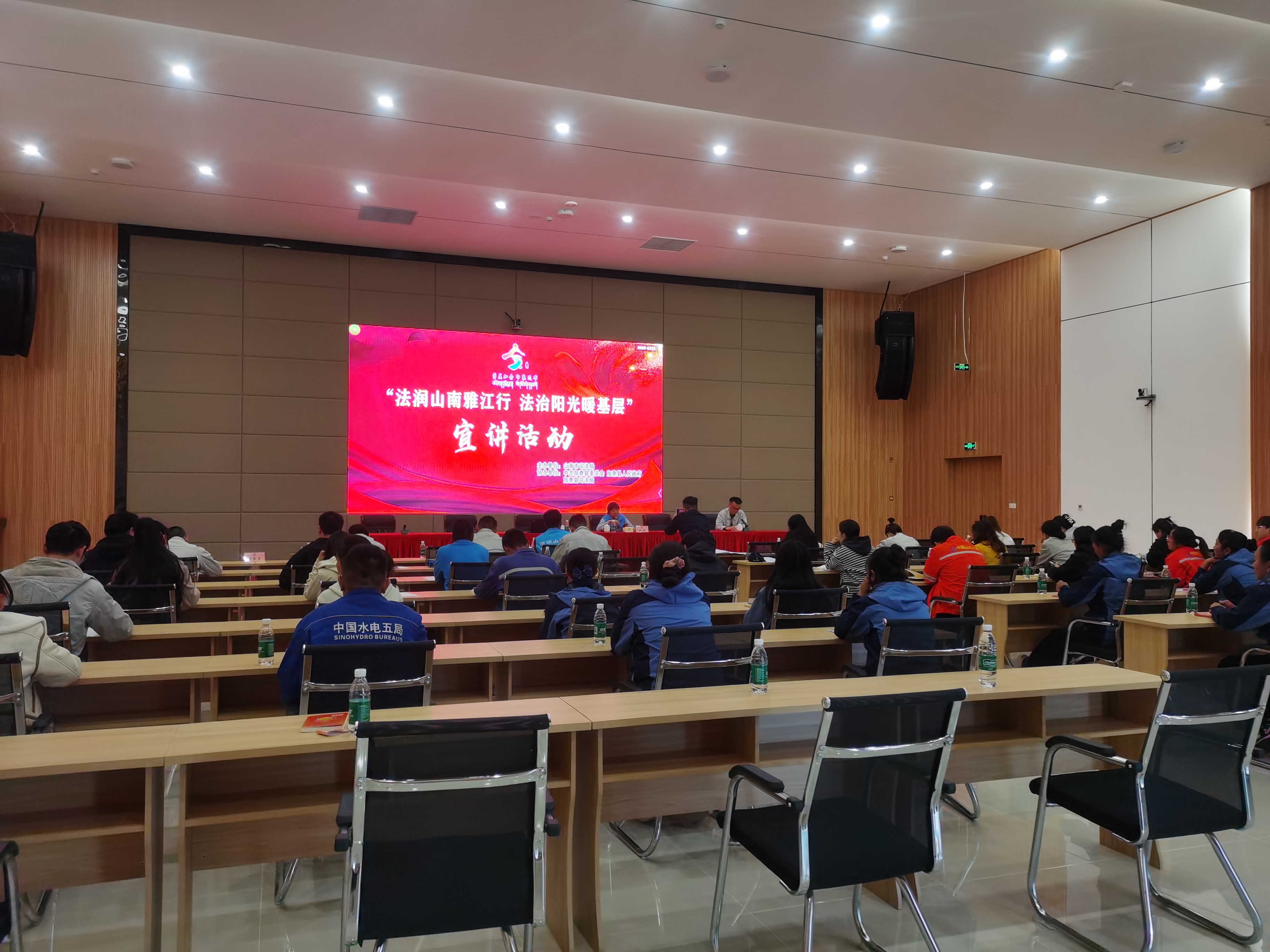 普法宣传“零距离” 法治意识润民心活动图片 (2).jpg